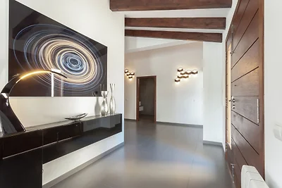 Modernes Herrenhaus mit privatem Pool in Muro