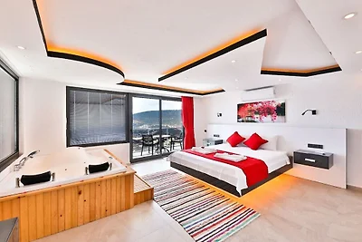 Villa in Kalkan mit Schwimmbecken