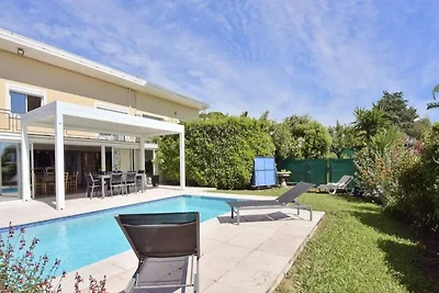 Villa in Antibes mit Pool und Meerblick