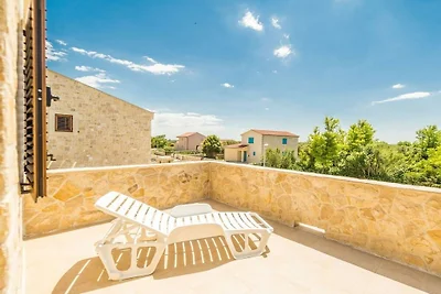 Villa in Privlaka mit Schwimmbecken