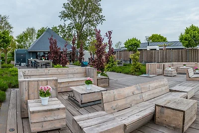 Modern chalet direct gelegen aan het...