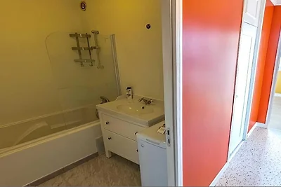 Camera accogliente in un accogliente appartam...