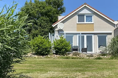 Ferienhaus in Makkum mit Schwimmbecken