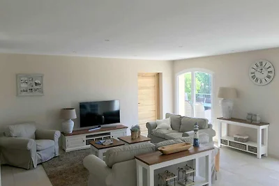 Villa a Le Plan-de-la-Tour con piscina