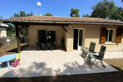 Haus in Soulac-sur-Mer mit Garten und Grill