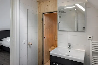 Villa am Veersemeer mit Sauna