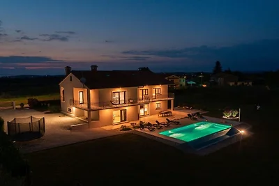 Villa in Vižinada mit Schwimmbecken