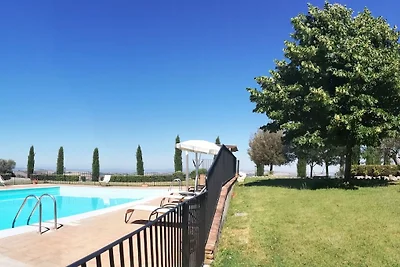 Apartment mit Gemeinschaftspool auf dem Dach