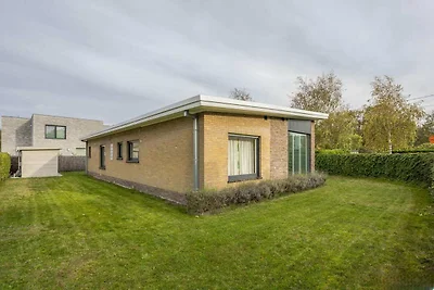 Aangename bungalow vlakbij zee en strand
