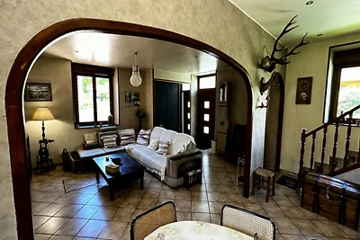 Haus in Mont-Dore mit Bergblick