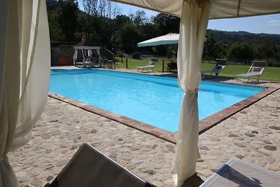 Deluxe-Apartment in Pontecuti mit Außenpool