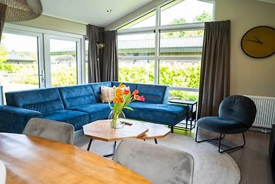 Chalet am Parkteich in den Niederlanden