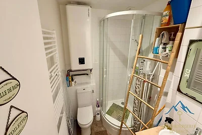 Heller Bereich in der Nähe des Parkeingangs