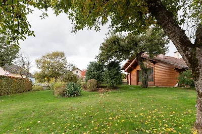 Spazioso chalet con piscina ad Abbevillers