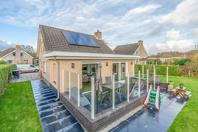 Modern eingerichtetes Ferienhaus für 6...