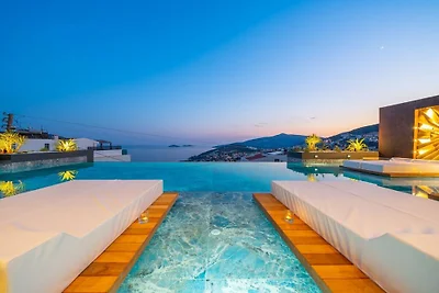 Villa a Kalkan con piscina