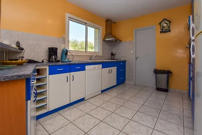 Lebendiges Ferienhaus mit eingezäuntem Garten