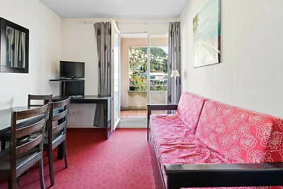 Eine stilvolle, lichtdurchflutete Pool-Oase i...