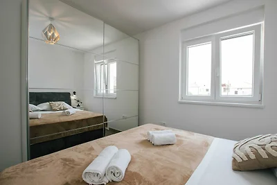 Spacious Luxury Trogir Apartments - Classic T...