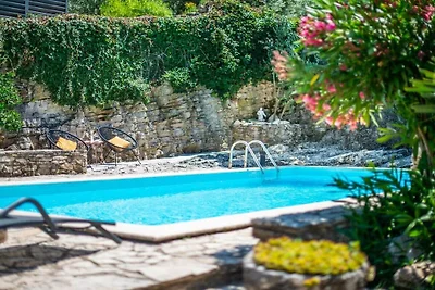 Villa in Rakalj mit Schwimmbecken