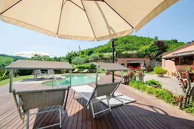Splendida villa a Urbino con Piscina privata