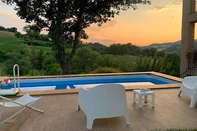 Schöne Villa mit Pool und Garten