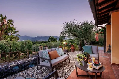 Villa nabij Lucca met wijngaardzicht