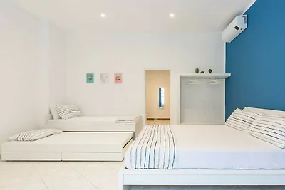 Appartement Blanc et Bleu à Sanità