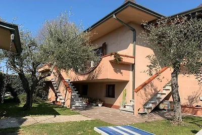 Villa à Marina di Massa (MS) avec jardin