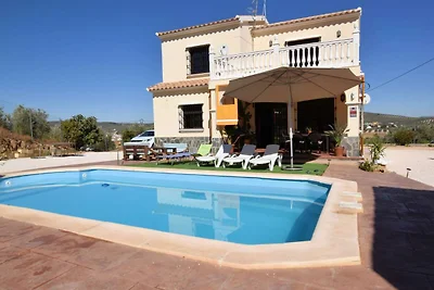 Villa moderna a Villanueva del Trabuco con...