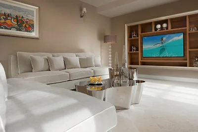 Villa a Vabriga con Piscina e Giardino