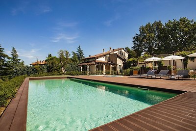 Villa con piscina privata e tanti servizi