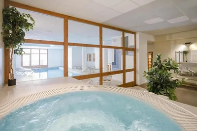 Vier-Gäste-Bereich mit Sauna und Pool