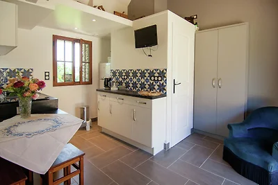 Chalet in malerischem mittelalterlichem Dorf