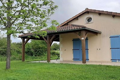 Villa spaziosa con Giardino e piscina