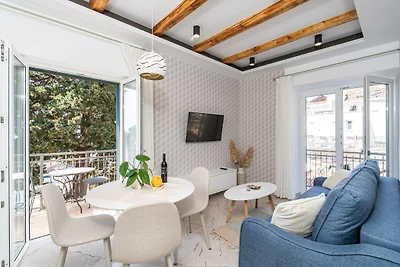 Appartement met ייn slaapkamer en balkon