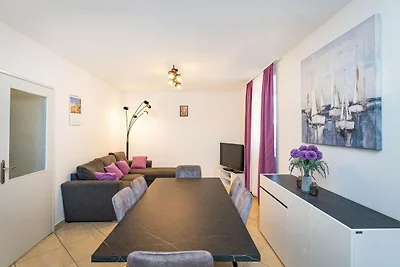 Villa mit Pool im ruhigen Tinj