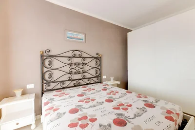 Zwembad condivisa en ampio spazio esterno...