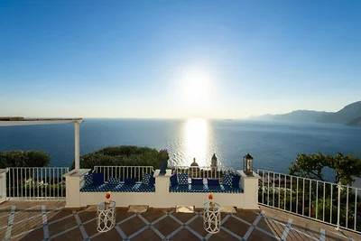 Villa a Praiano con vista sul mare di Capri