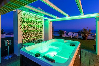 Wohnung mit Jacuzzi-Badewanne