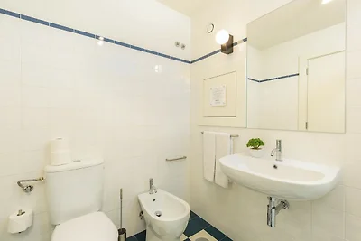 Apartment in Porto with balcony