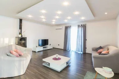 Ferienhaus in Žminj mit Schwimmbecken