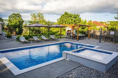 Ferienhaus in Imotski mit Schwimmbecken