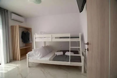 Moderne Ferienvilla für 6 Personen mit Pool