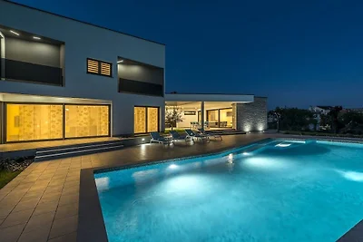 Villa in Tinjan mit Barbecue und Wifi
