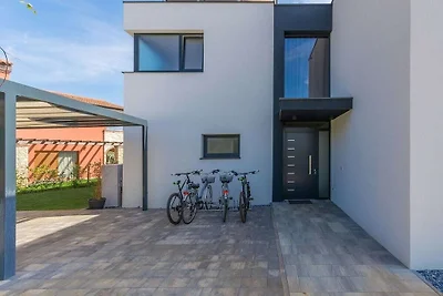Villa in Novigrad mit Schwimmbecken