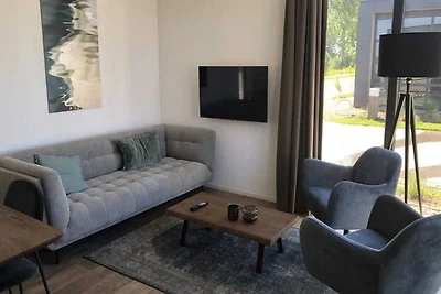 Zeitgenössisches Lakeside Chalet für 4...