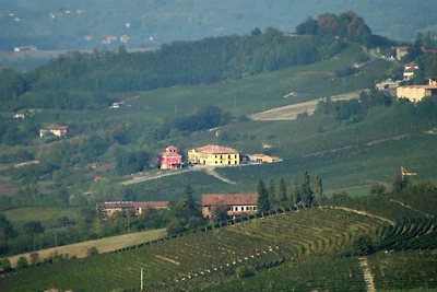 Herenhuis in Nizza Monferrato met zwembad