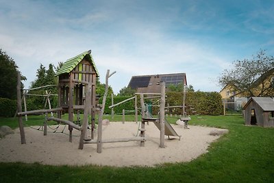 Geräumiges Ferienhaus mit Sauna in Strandnähe