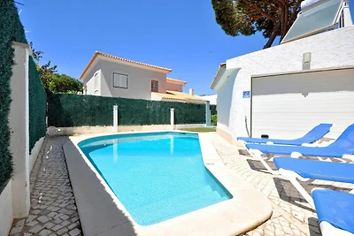 Villa im typisch portugiesischen Stil, ruhige...